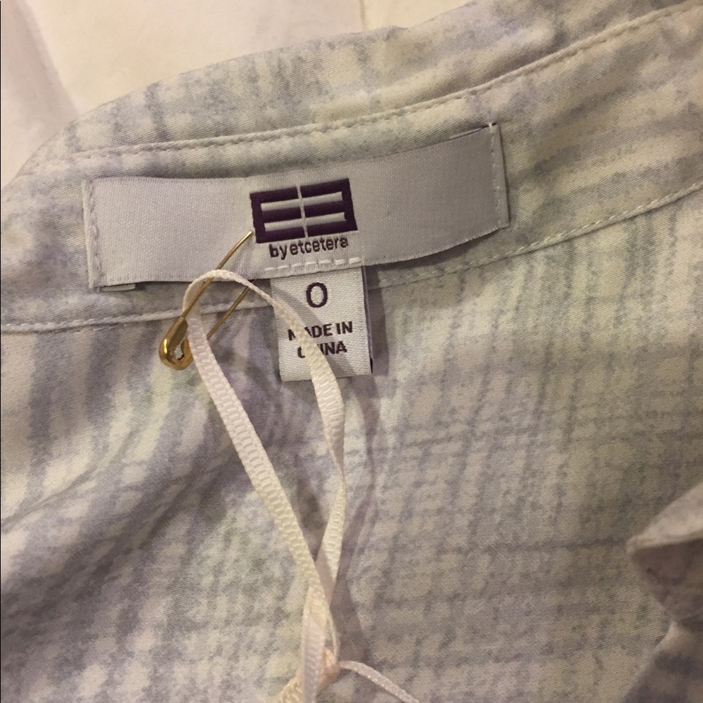 Brand new blouse, tag still on. Fits like medium